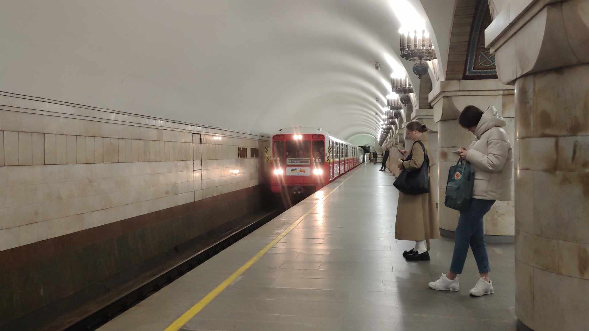 В метро Києва вже їздять польські вагони: як вони виглядають